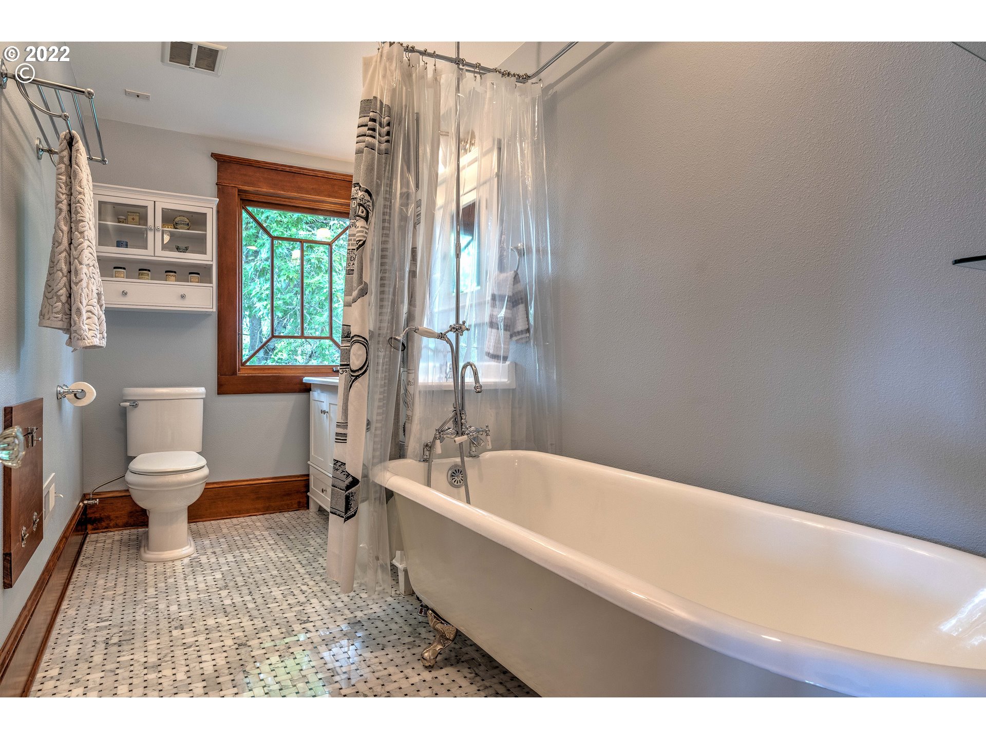 1824 Northeast 53rd Avenue Portland, OR 97213 - Photo 17 of 32 a bathroom with a bathtub and a toilet