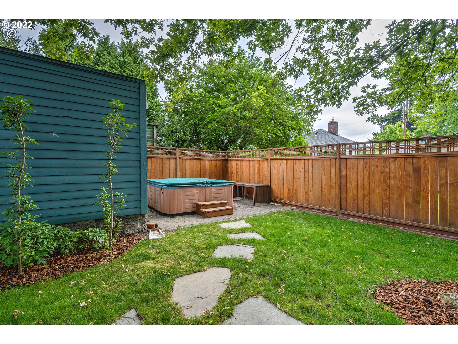 1824 Northeast 53rd Avenue Portland, OR 97213 - Photo 28 of 32 a backyard of a house with lawn chairs plants and large tree
