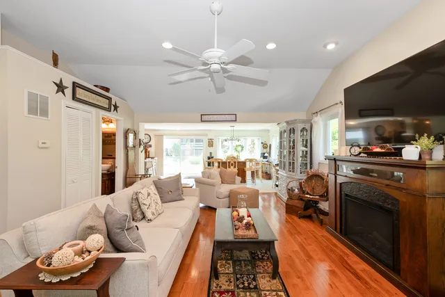 $649,999 | 9201 175th Street, Tinley Park, IL 60487