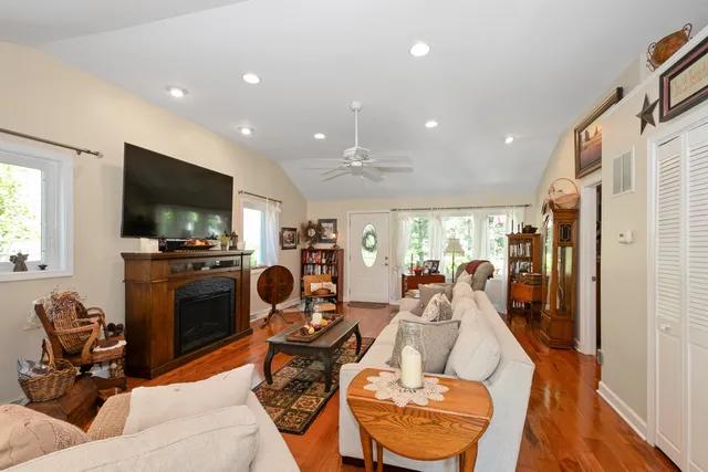 $649,999 | 9201 175th Street, Tinley Park, IL 60487