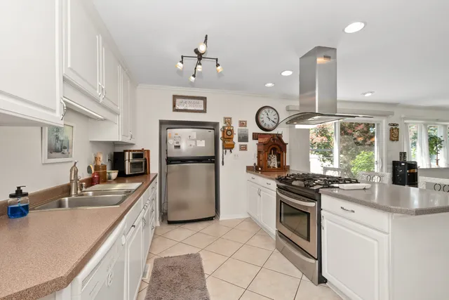 $649,999 | 9201 175th Street, Tinley Park, IL 60487