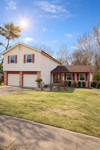 $450,000 | 15024 Lake Clay Drive, Chesterfield, MO 63017