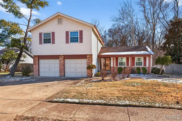 $450,000 | 15024 Lake Clay Drive, Chesterfield, MO 63017
