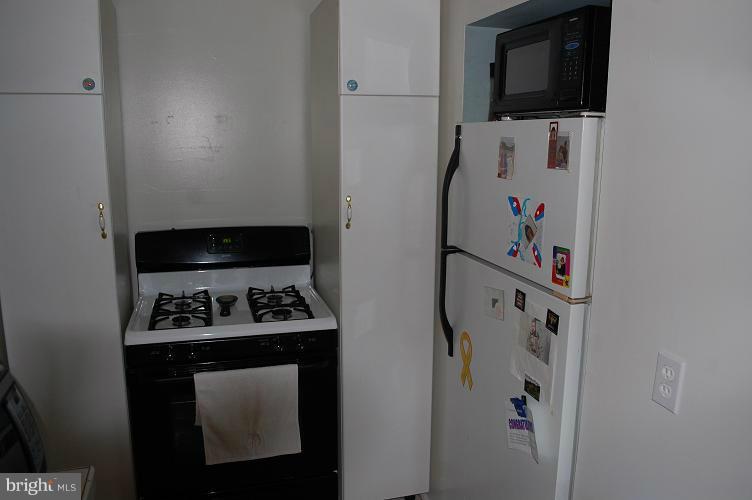 2854 Plainfield Road Baltimore, MD 21222 - Photo 4 of 18 Kitchen