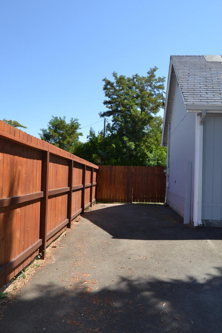 1471 Dowell Road Grants Pass, OR 97527 - Photo 31 of 31 Sm RV or boat parking