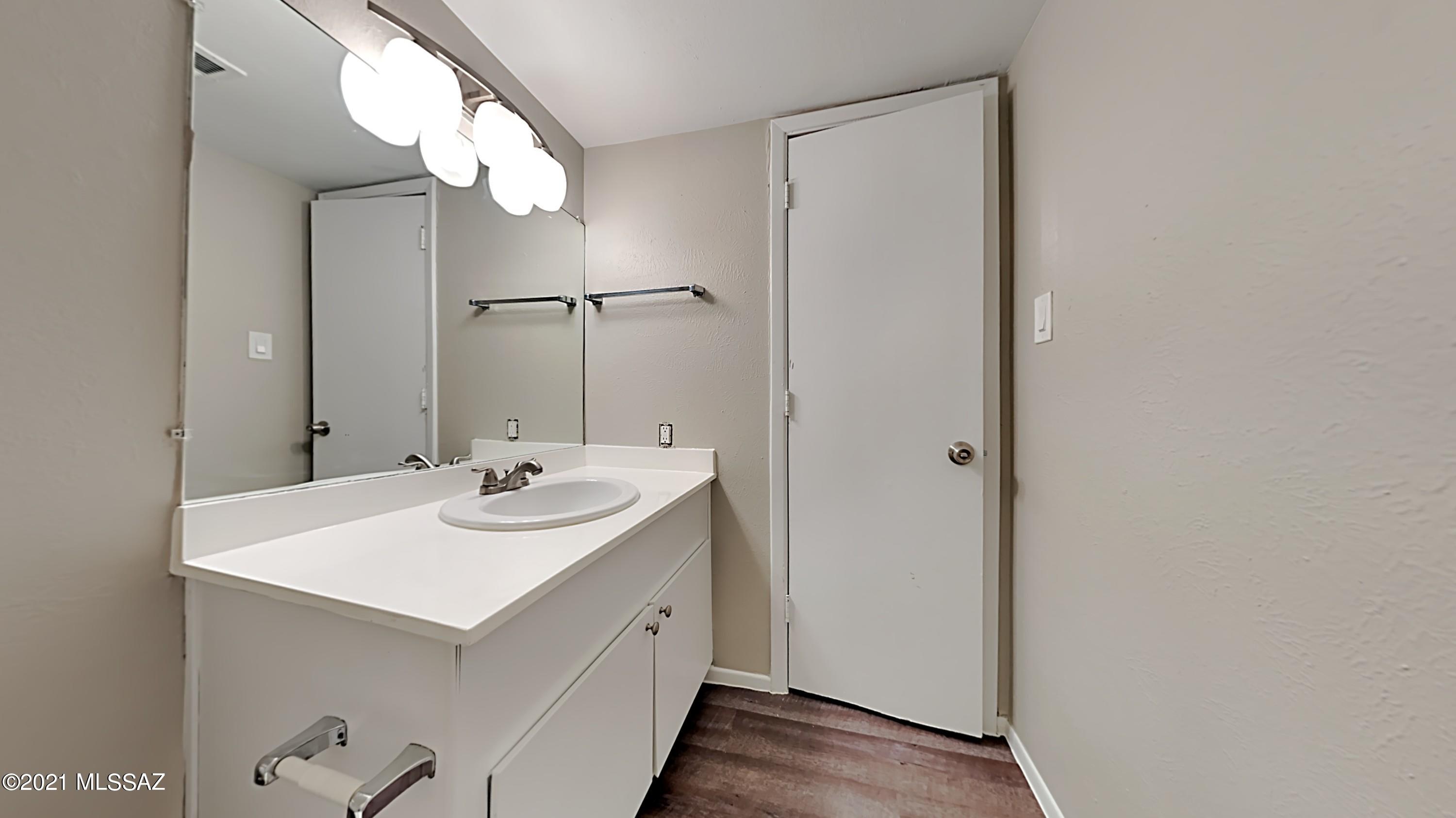 1600 North Wilmot Road Tucson, AZ 85712 - Photo 7 of 11