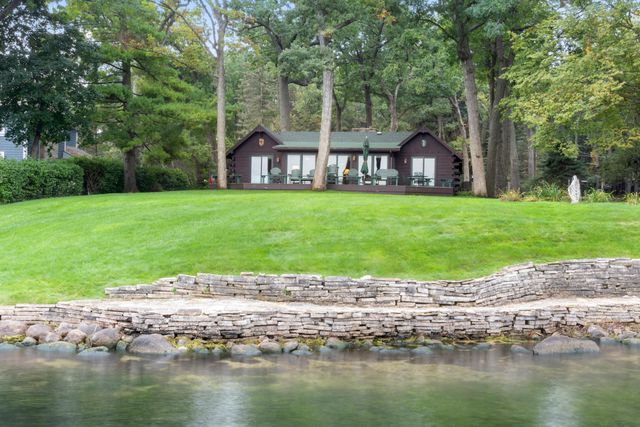 W3826 Lackey Lane, Lake Geneva, WI 53147