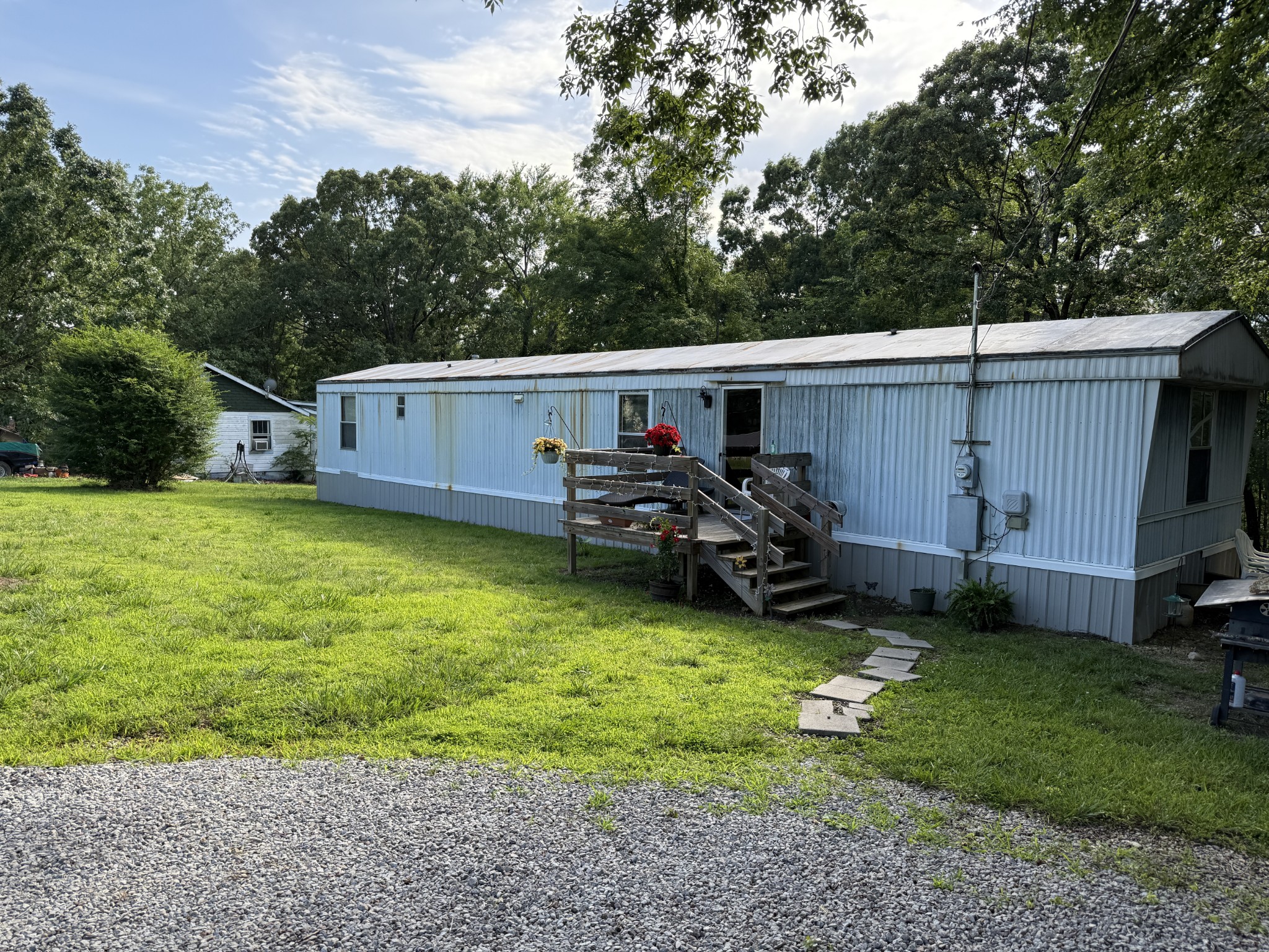 527 East Little Richland Road Waverly, TN 37185 - Photo 2 of 4