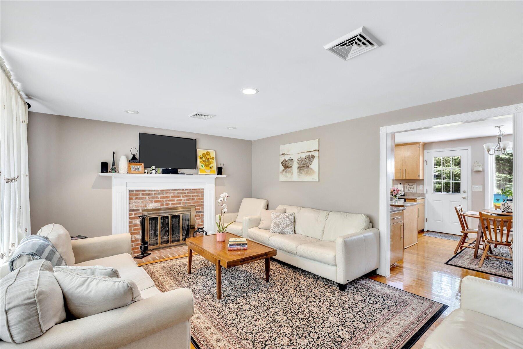48 Bridgets Path Centerville, MA 02632 - Photo 7 of 39 liv din 2
