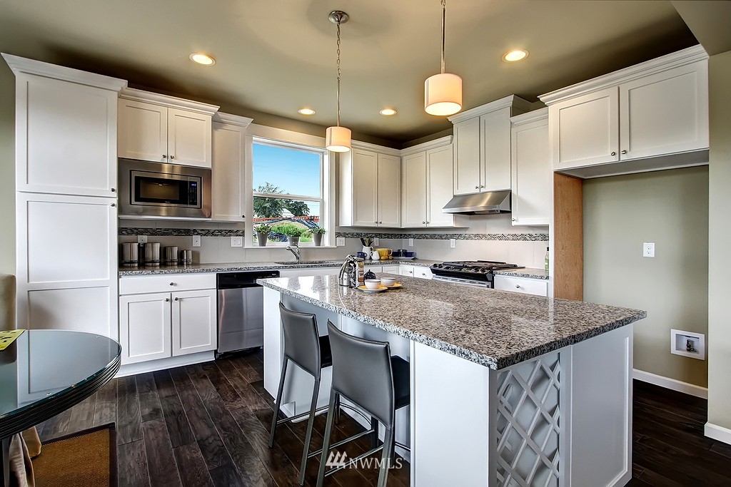 771 Mount Baker Avenue Northeast Renton, WA 98059 - Photo 8 of 25