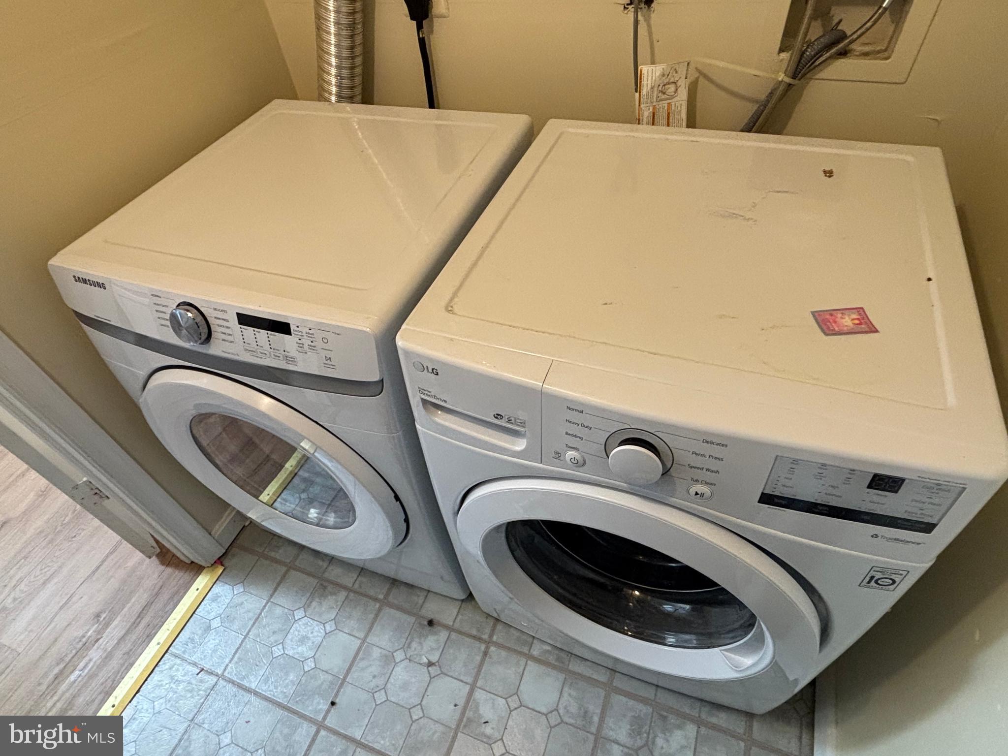 13315 Rushing Water Way, Unit 4 Germantown, MD 20874 - Photo 9 of 10 Washer & Dryer