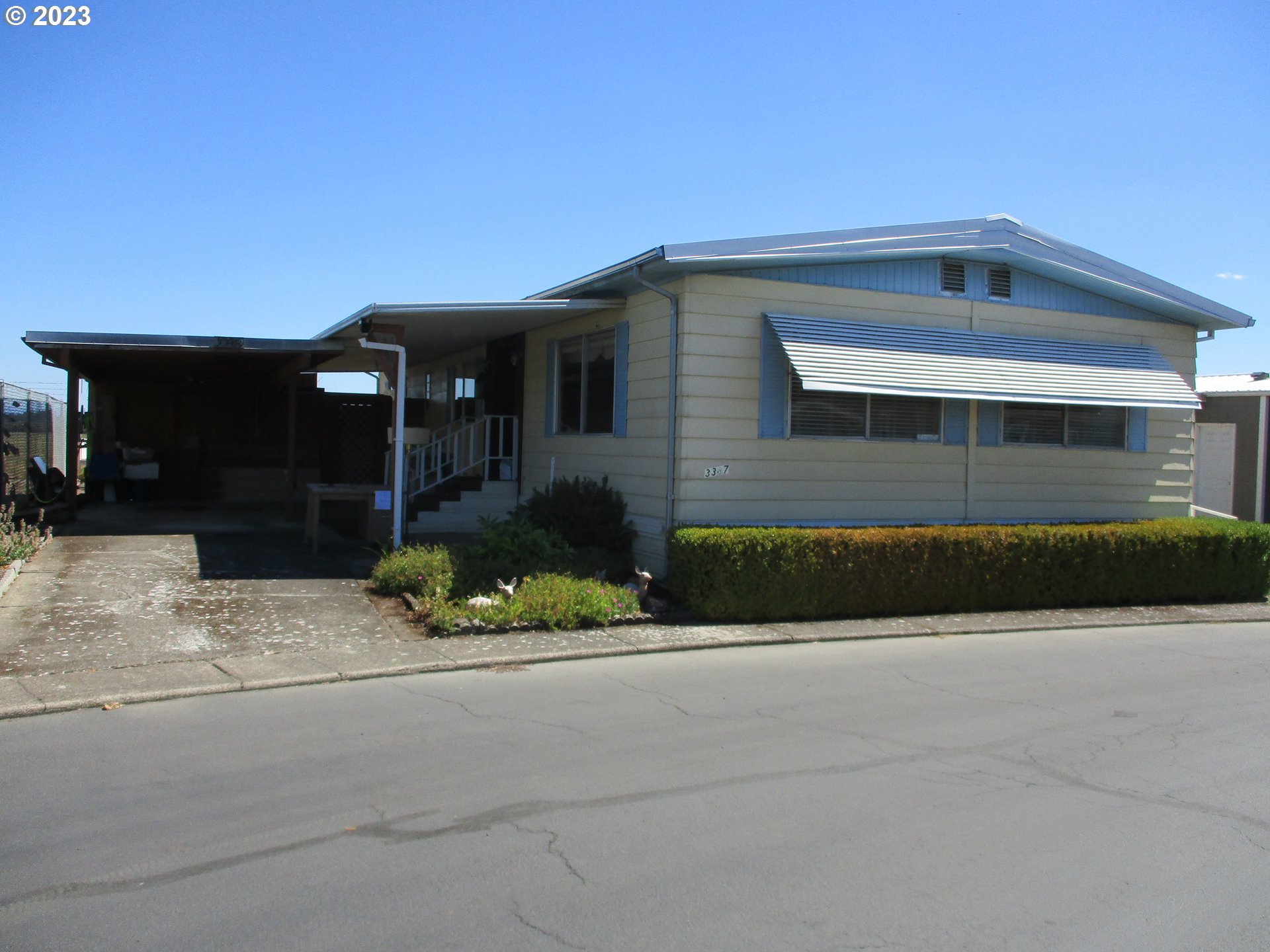 3387 Rainbow Loop Hubbard, OR 97032 - Photo 2 of 19 a front view of a house with a yard