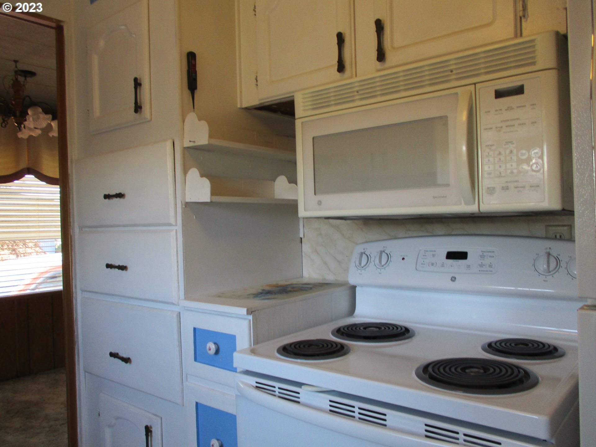 3387 Rainbow Loop Hubbard, OR 97032 - Photo 5 of 19 a kitchen with a stove and cabinets