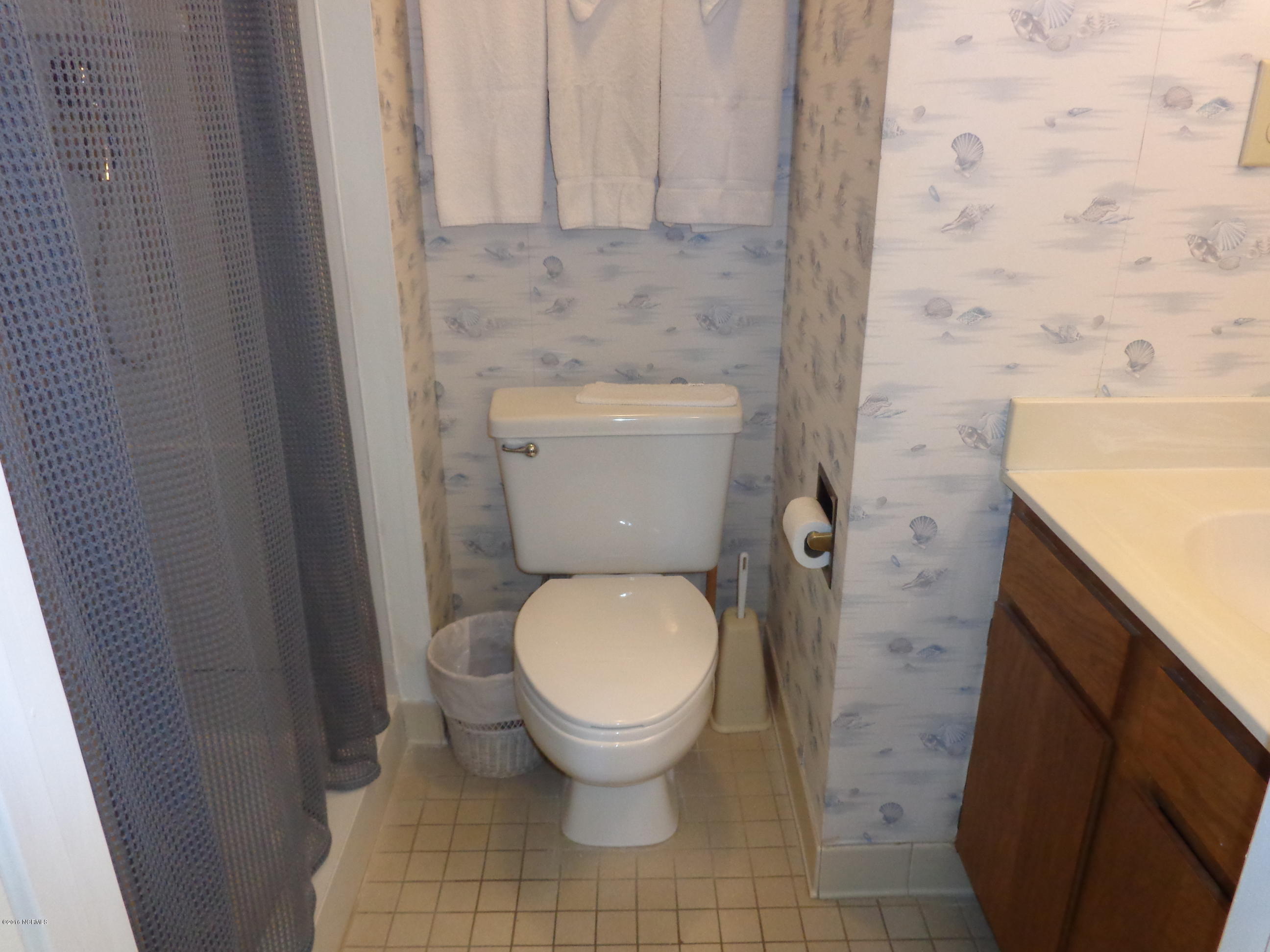 1505 Salter Path Road, Unit 526 Indian Beach, NC 28512 - Photo 16 of 21 Hall bath