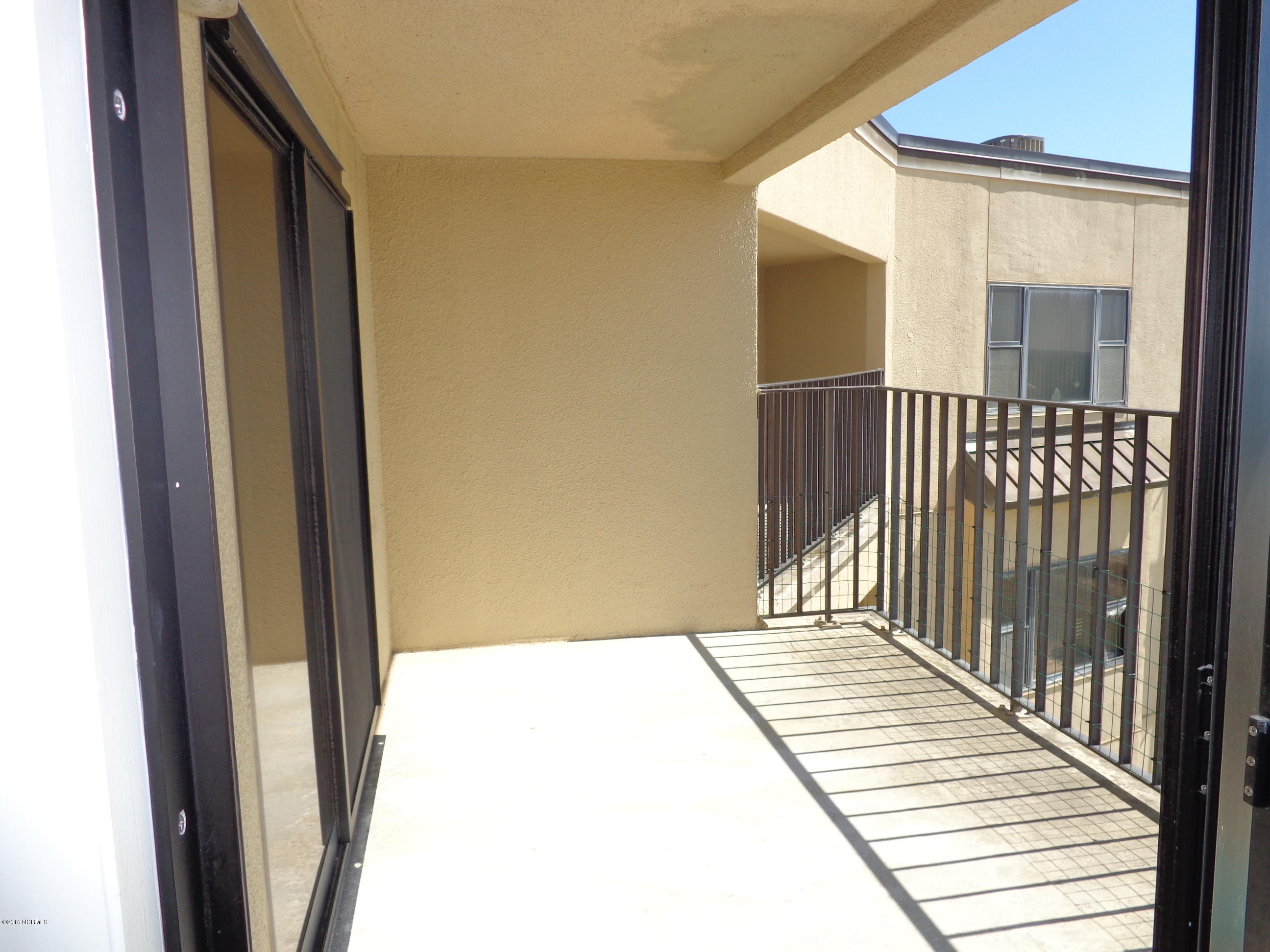 1505 Salter Path Road, Unit 526 Indian Beach, NC 28512 - Photo 17 of 21 Patio