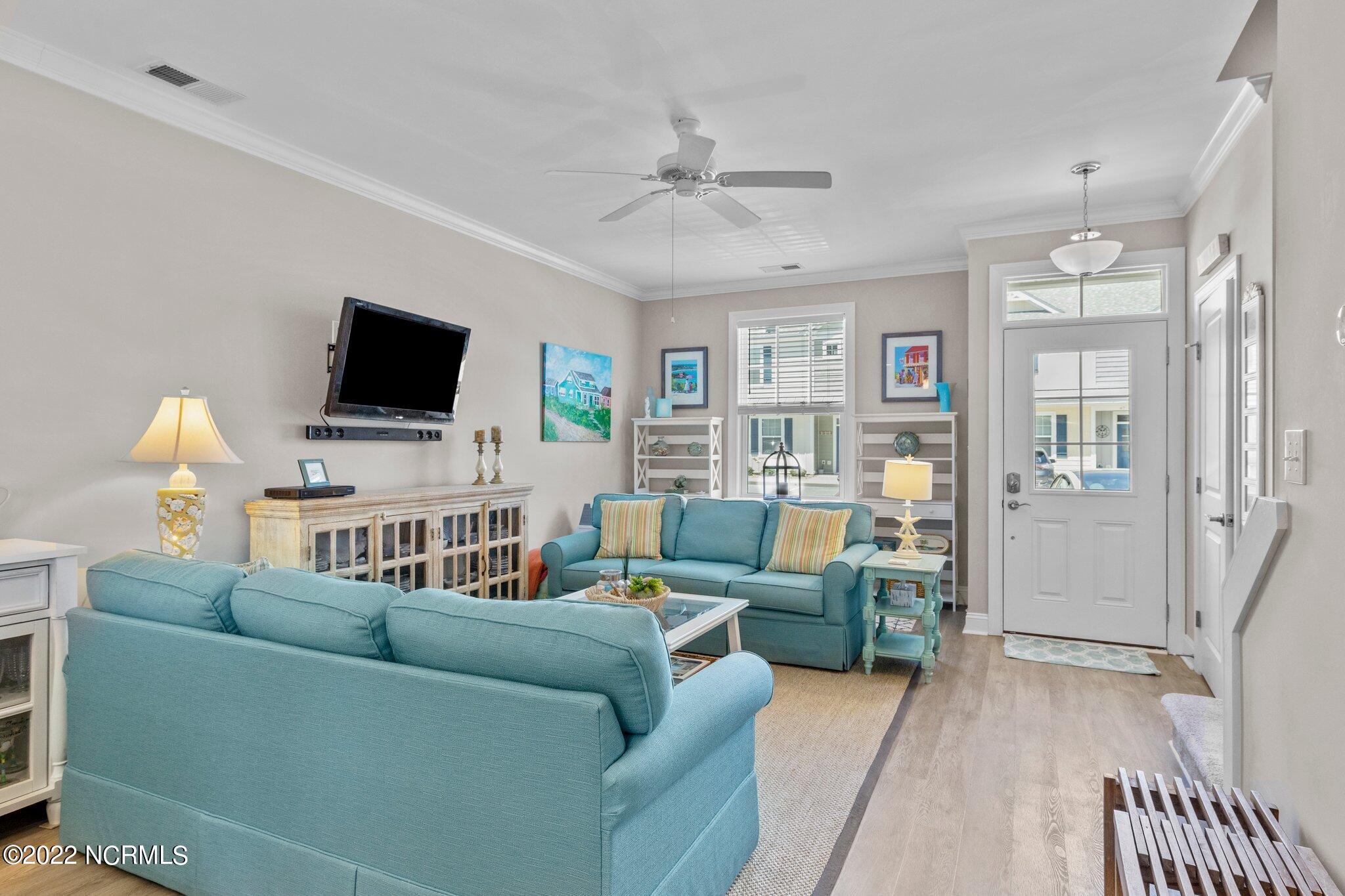 2800 West Fort Macon Road, Unit 41 Atlantic Beach, NC 28512 - Photo 4 of 39 Living Room