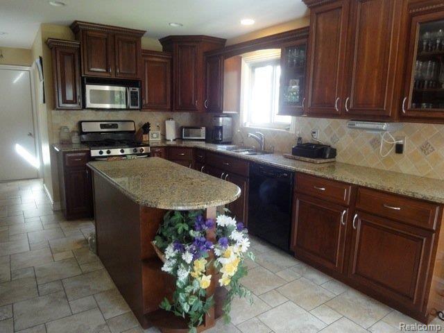 1641 North Rochester Road Oakland, MI 48363 - Photo 6 of 23 Kitchen3