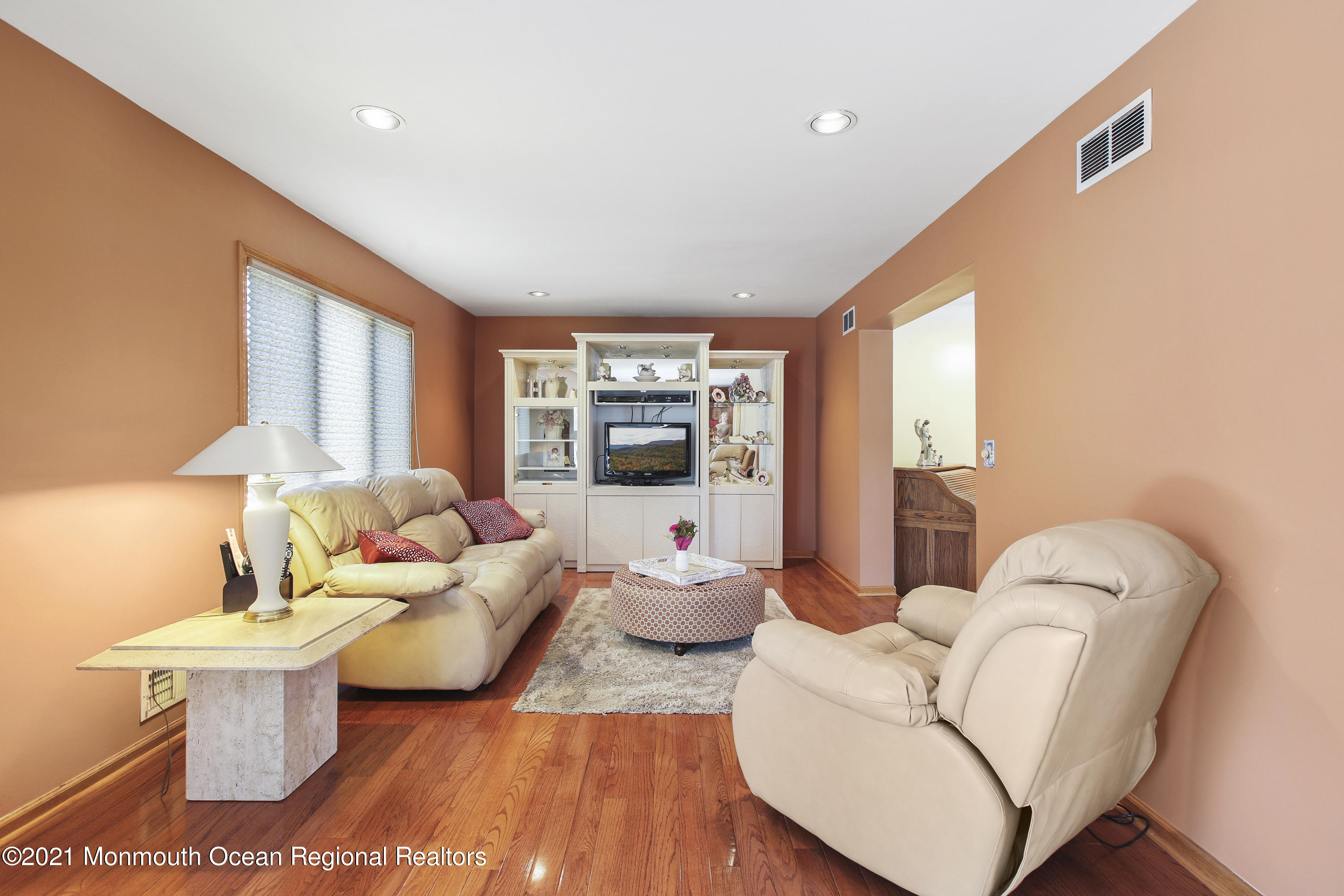 542 Line Road Holmdel, NJ 07733 - Photo 12 of 36 5W5A6335