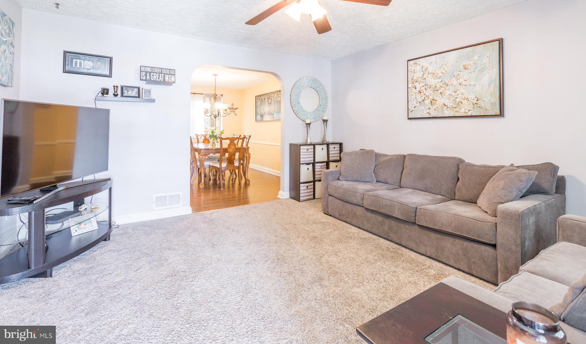 412 Scarsdale Road Baltimore, MD 21224 - Photo 6 of 31 Living Room