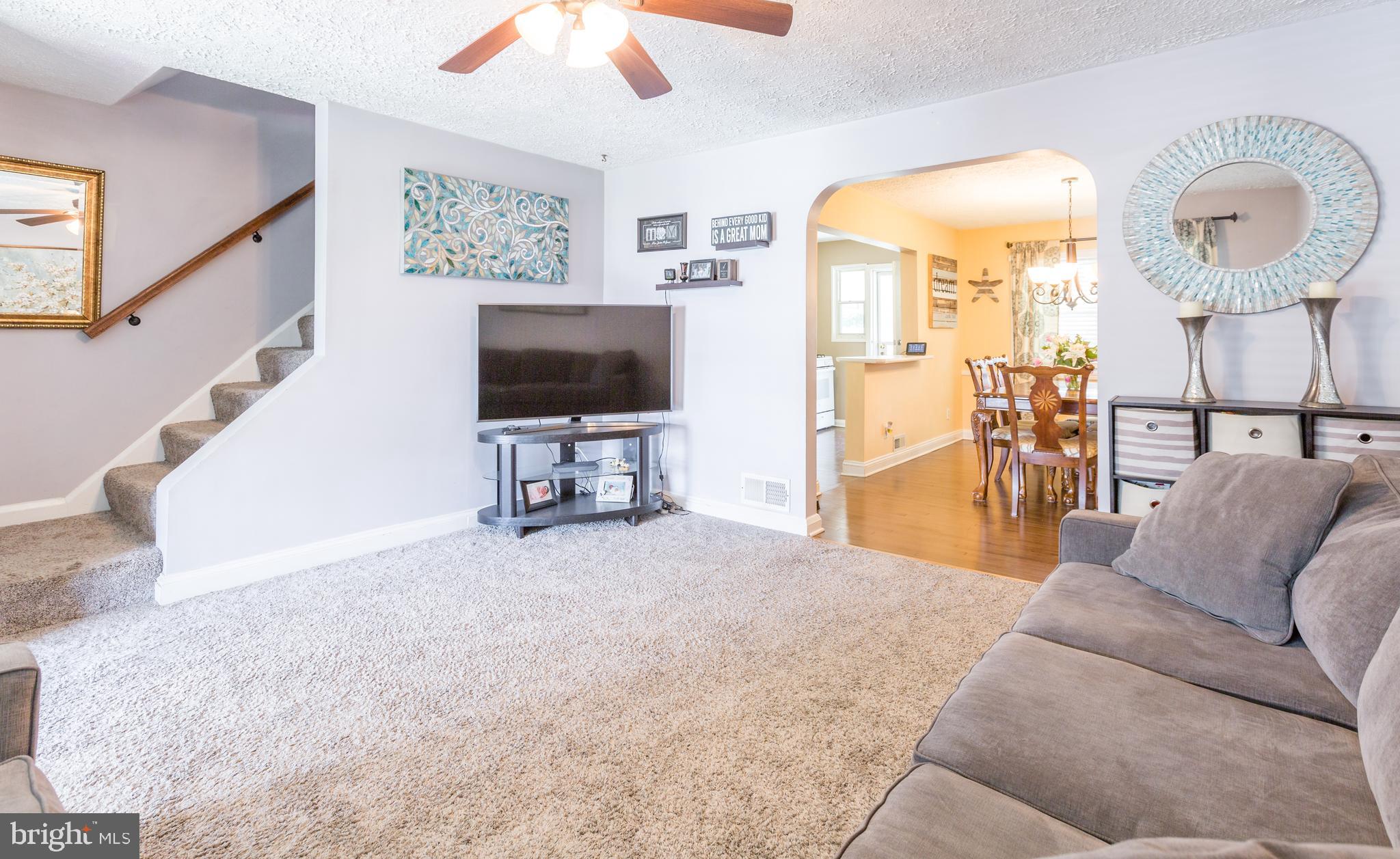 412 Scarsdale Road Baltimore, MD 21224 - Photo 7 of 31 Living Room