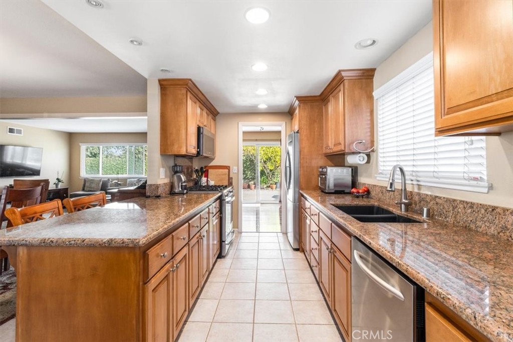 2909 South Rita Way Santa Ana, CA 92704 - Photo 9 of 47