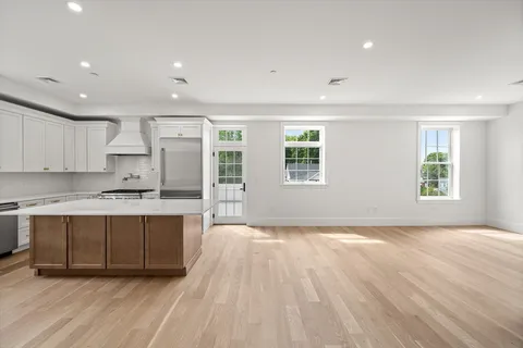 $1,999,000 | 64 Pleasant Street, Unit B, Marblehead, MA 01945
