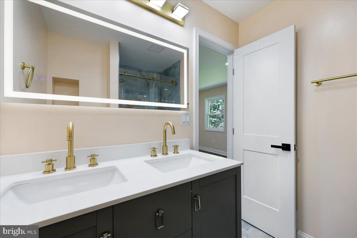 24321 Log House Road Gaithersburg, MD 20882 - Photo 26 of 36 Private Bathroom