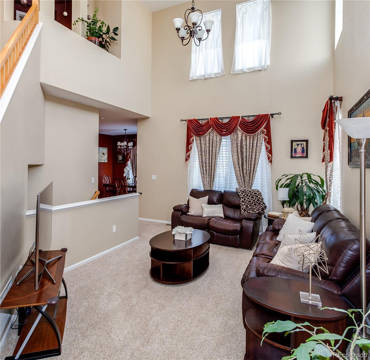 10839 Brooklawn Road Highlands Ranch, CO 80130 - Photo 4 of 32 a living room with furniture and a potted plant