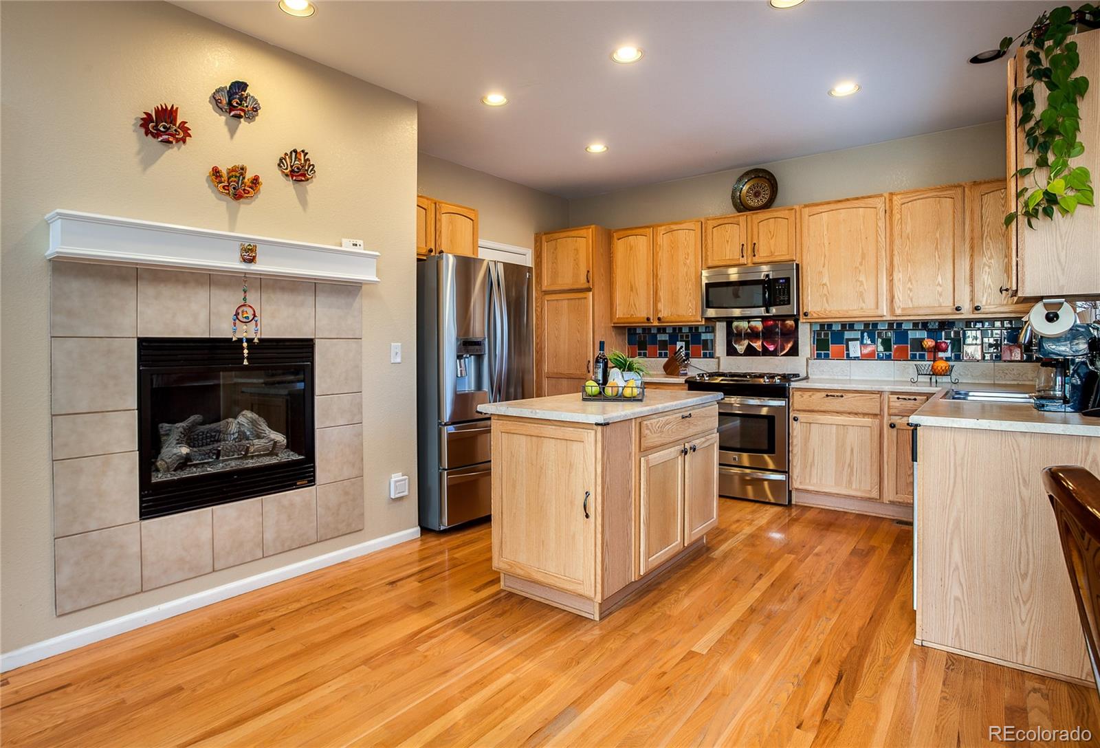 10839 Brooklawn Road Highlands Ranch, CO 80130 - Photo 10 of 32 a kitchen with stove top oven and refrigerator