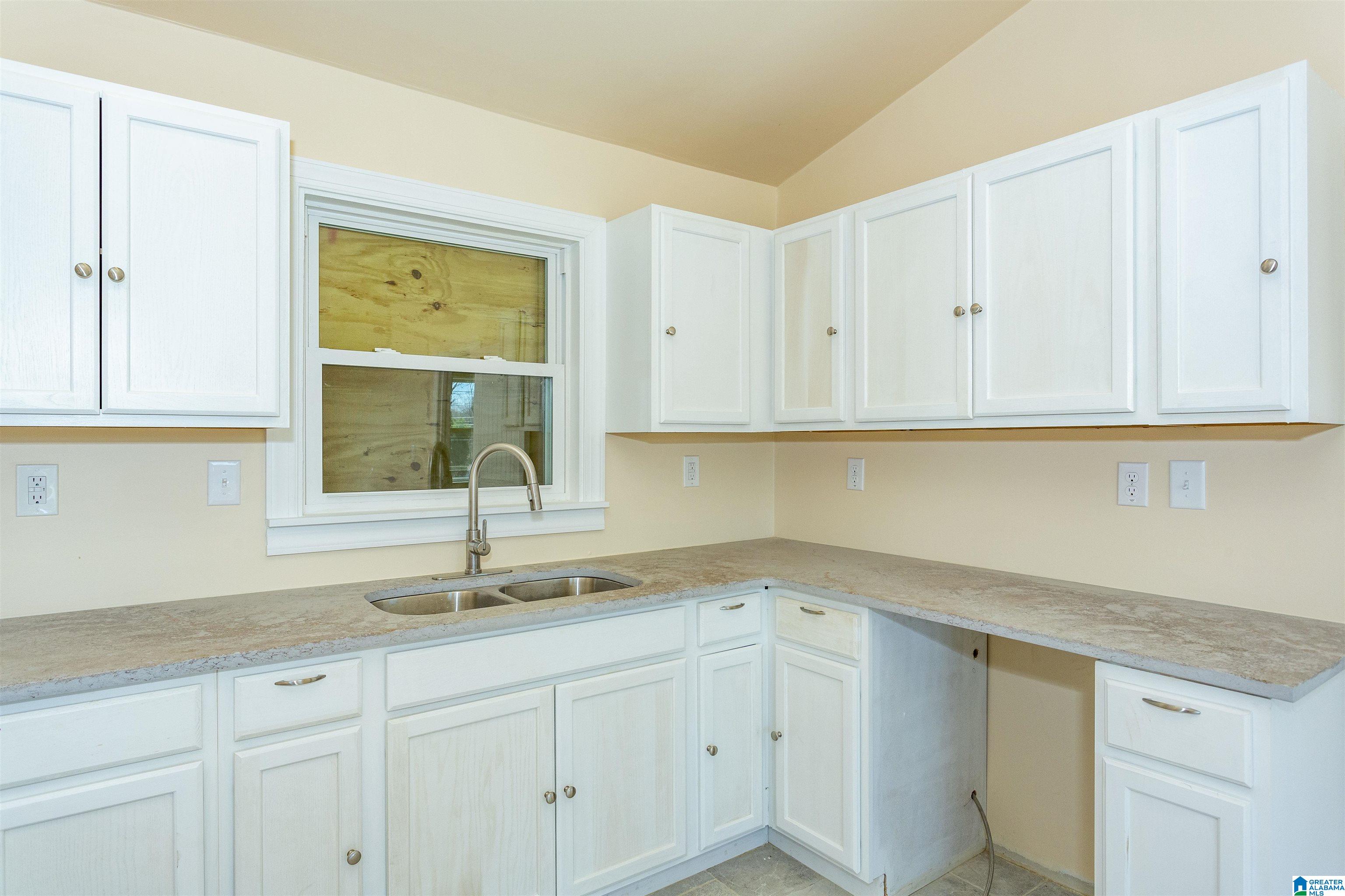 524 Sunhill Road Northwest Center Point, AL 35215 - Photo 13 of 36