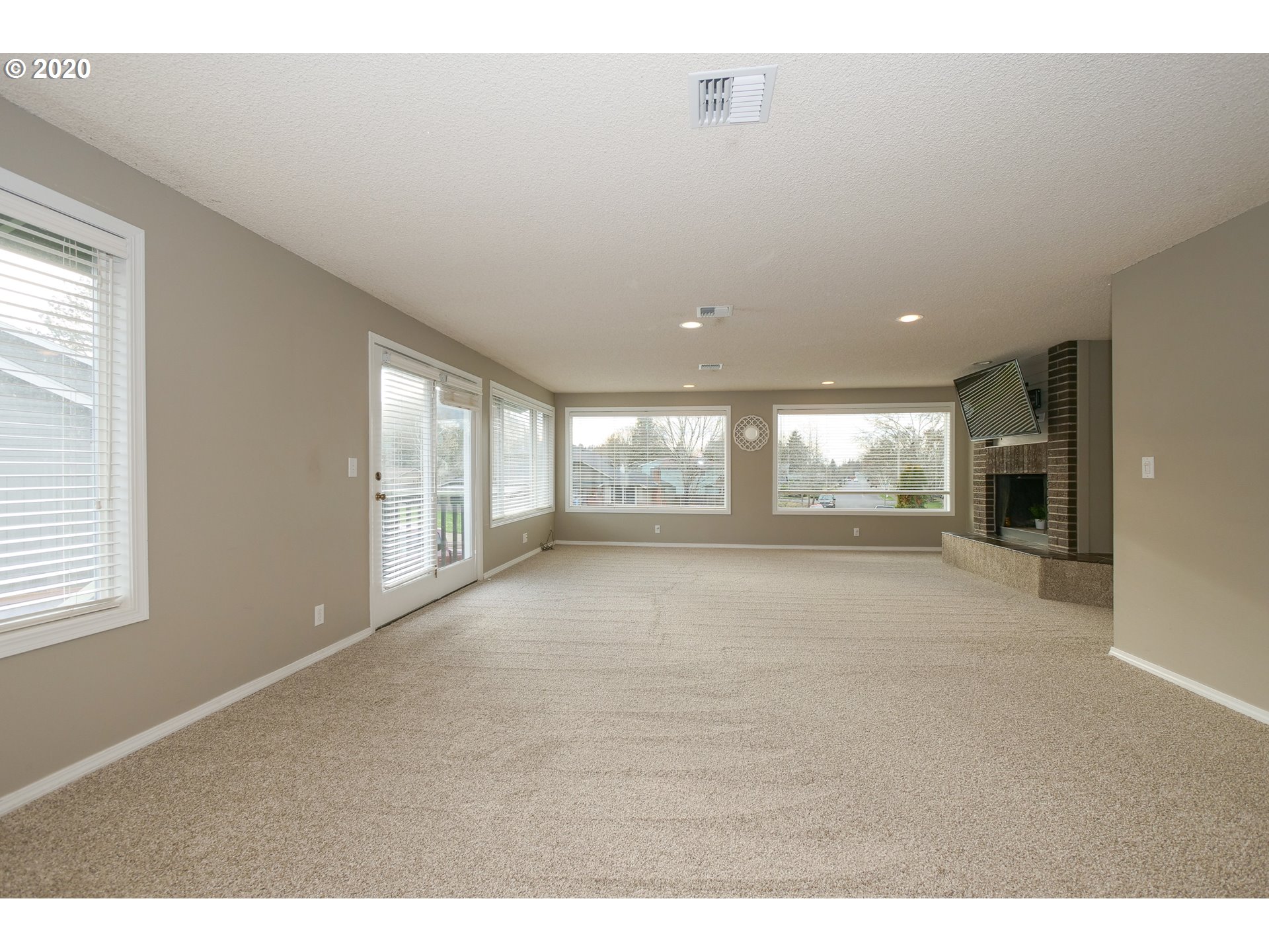 503 71st Street Springfield, OR 97478 - Photo 11 of 32