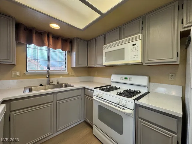 $1,450 | 101 Luna Way, Unit 237, Las Vegas, NV 89145