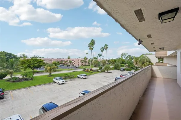 $199,500 | 499 Forest Lakes Boulevard, Unit 305, Naples, FL 34105