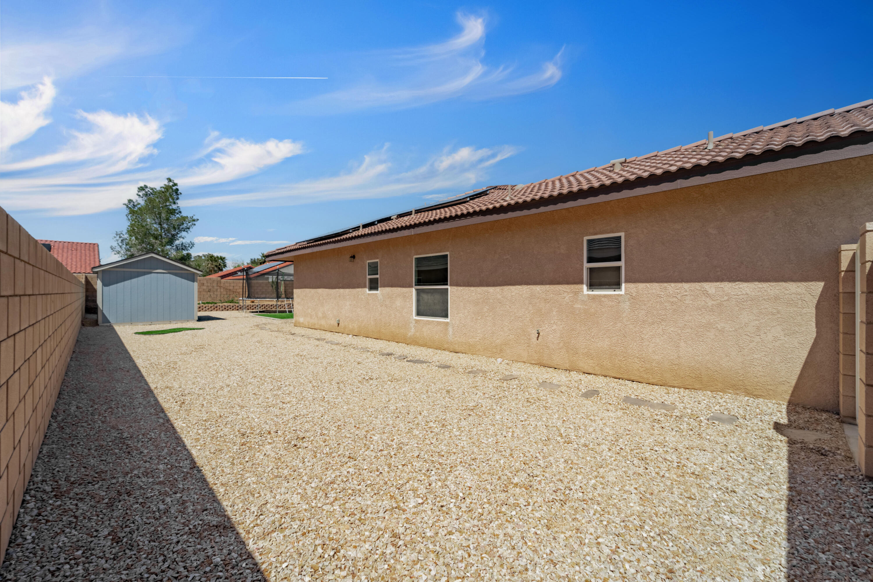 1231 Carolyn Street Ridgecrest, CA 93555 - Photo 46 of 49 a balcony with an outdoor space