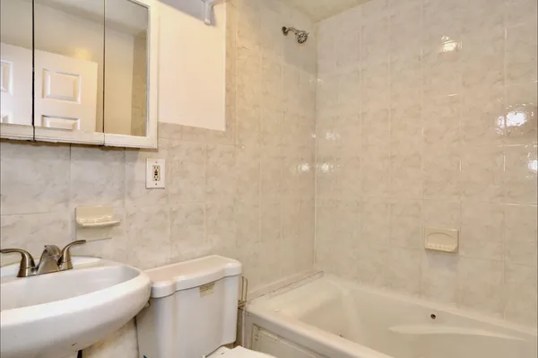 $2,125 | 314 Paterson Plank Road, Unit 1B, Union City, NJ 07087