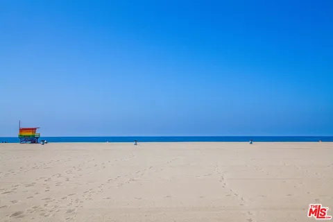 $2,195,000 | 105 Park Place, Venice, CA 90291