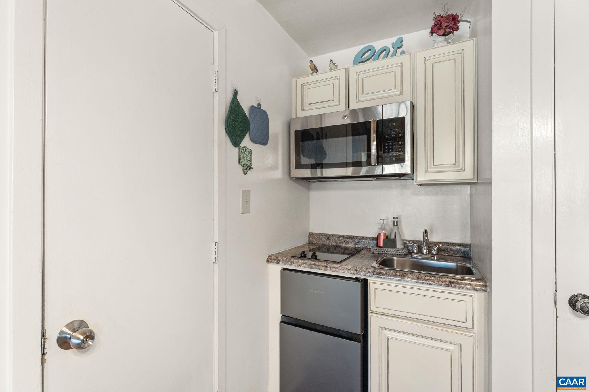 167 Mountain Inn Loop Roseland, VA 22967 - Photo 9 of 22