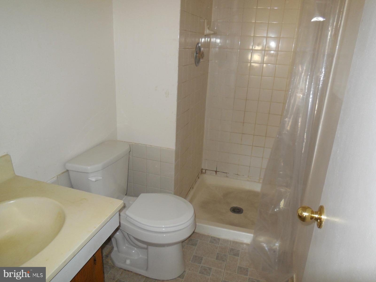9652 Horizon Run Road, Unit 19B Gaithersburg, MD 20886 - Photo 9 of 15 Bath (Master)