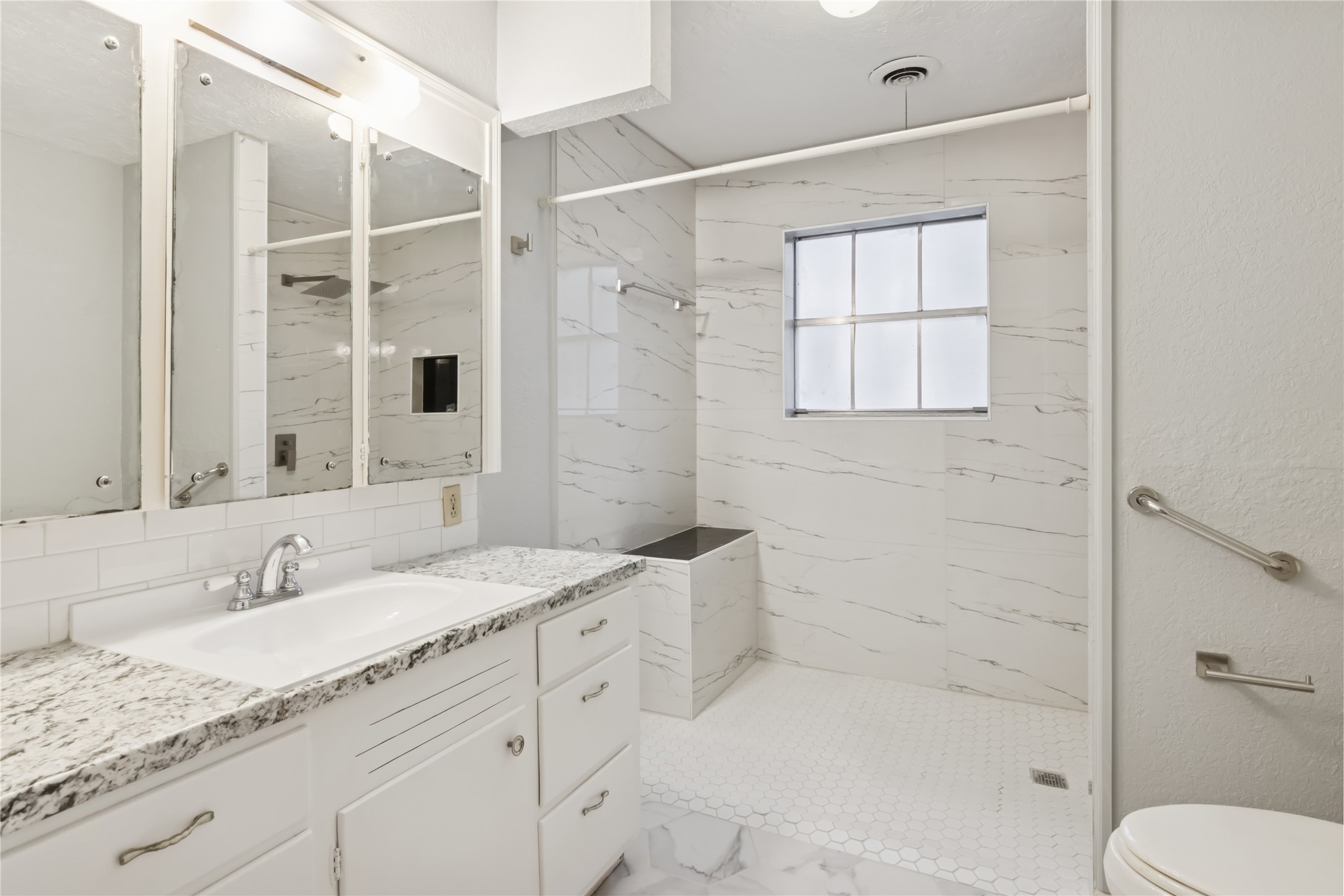 2303 Kipling Street Baytown, TX 77520 - Photo 25 of 28 bathroom