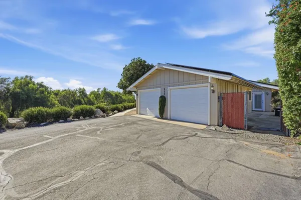 $1,119,000 | 929 Pepper Tree Lane, Fallbrook, CA 92028