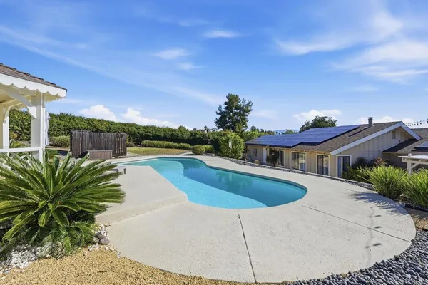 $999,000 | 929 Pepper Tree Lane, Fallbrook, CA 92028