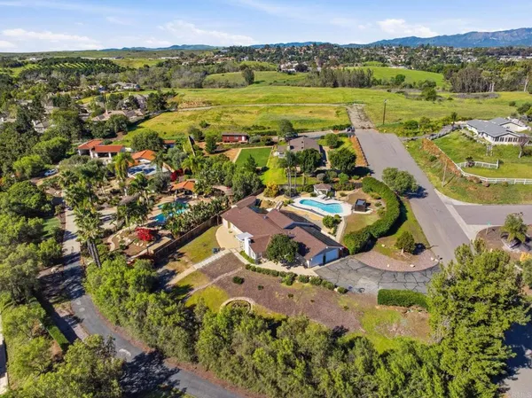 $1,119,000 | 929 Pepper Tree Lane, Fallbrook, CA 92028