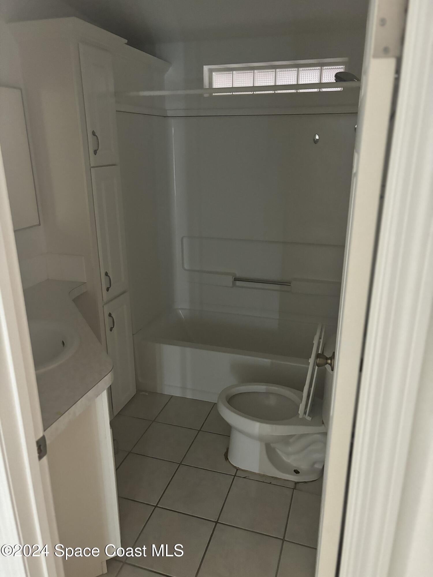 276 Timber Run Way Cocoa, FL 32926 - Photo 5 of 18 a bathroom with a sink and toilet