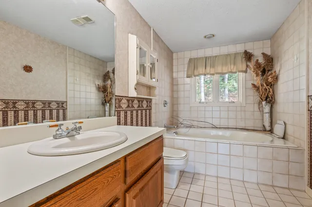 $525,000 | 82 B Wentworth Hall Avenue, Jackson, NH 03846