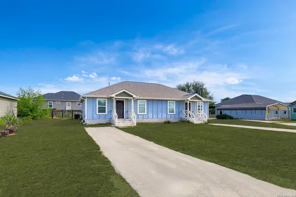 $1,245 | 752 Cimarron, Unit B, Spring Branch, TX 78070