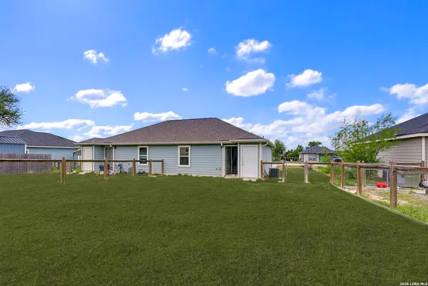 $1,245 | 752 Cimarron, Unit B, Spring Branch, TX 78070