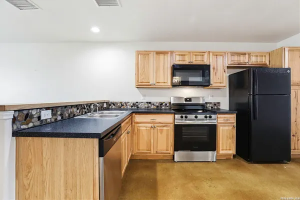 $1,245 | 752 Cimarron, Unit B, Spring Branch, TX 78070