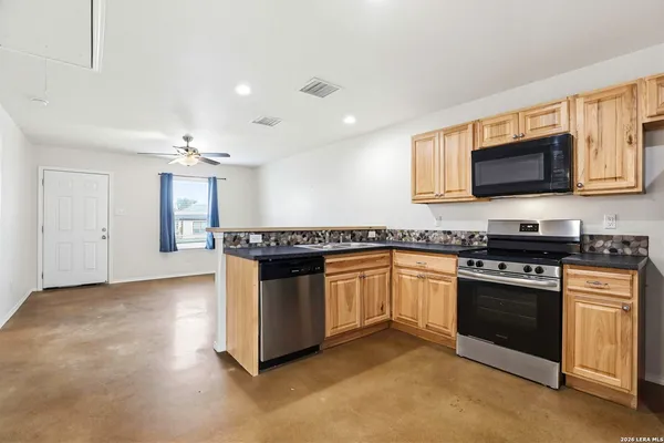 $1,245 | 752 Cimarron, Unit B, Spring Branch, TX 78070