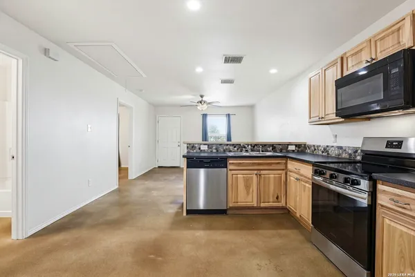 $1,245 | 752 Cimarron, Unit B, Spring Branch, TX 78070