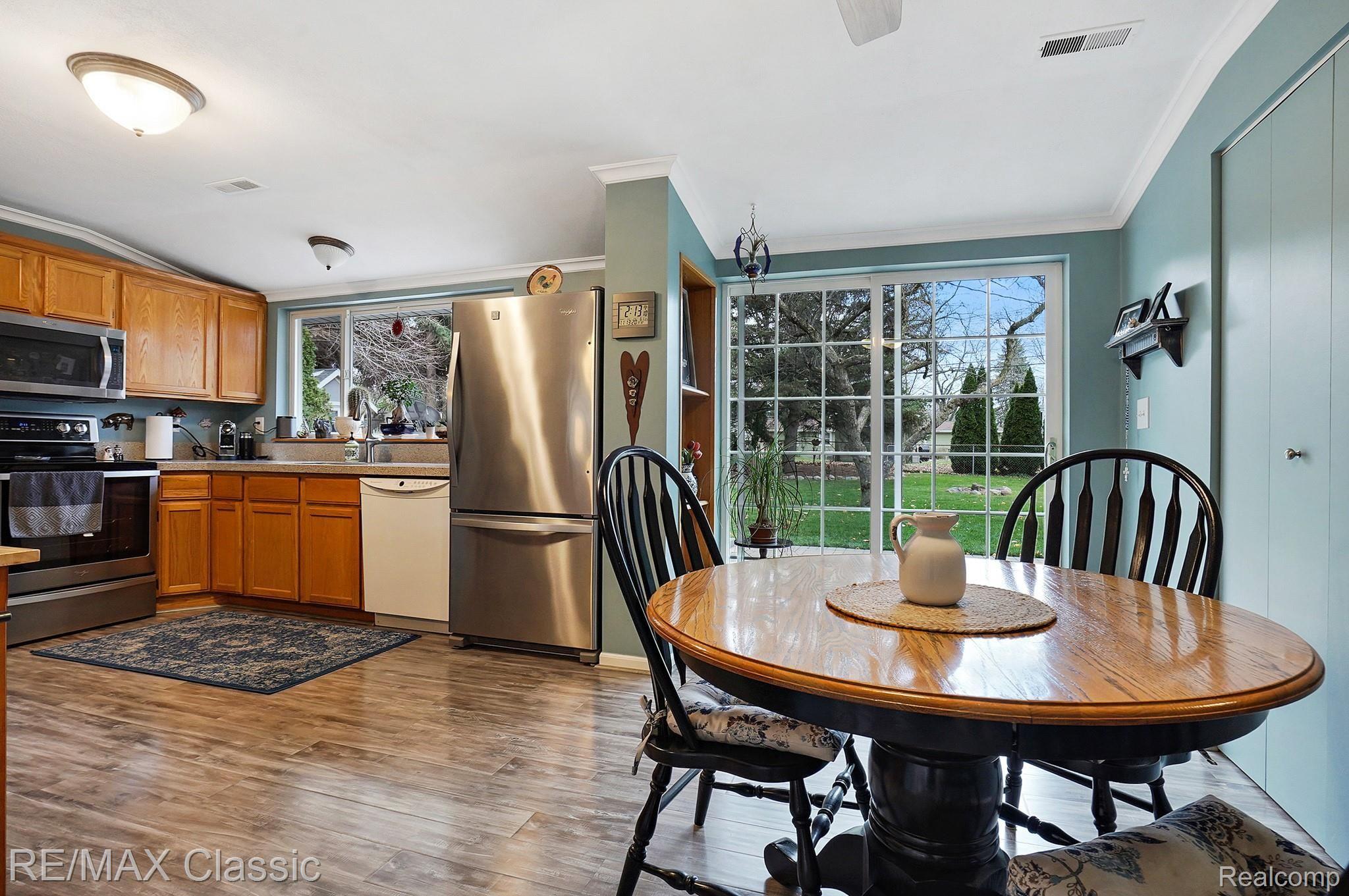 1396 Decker Road Walled Lake, MI 48390 - Photo 14 of 19 Spacious Eating Area open to Kitchen